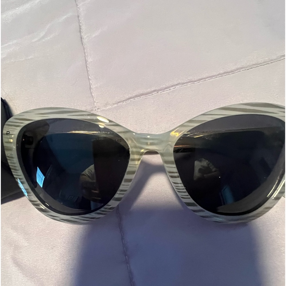 PRIVE REVAUX WOMENS SUNGLASSES “HEPBURN”EUC